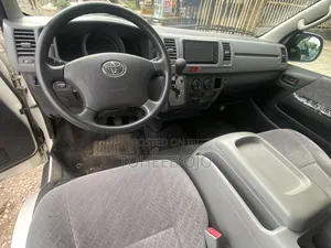 Toyota HiAce 2019 White