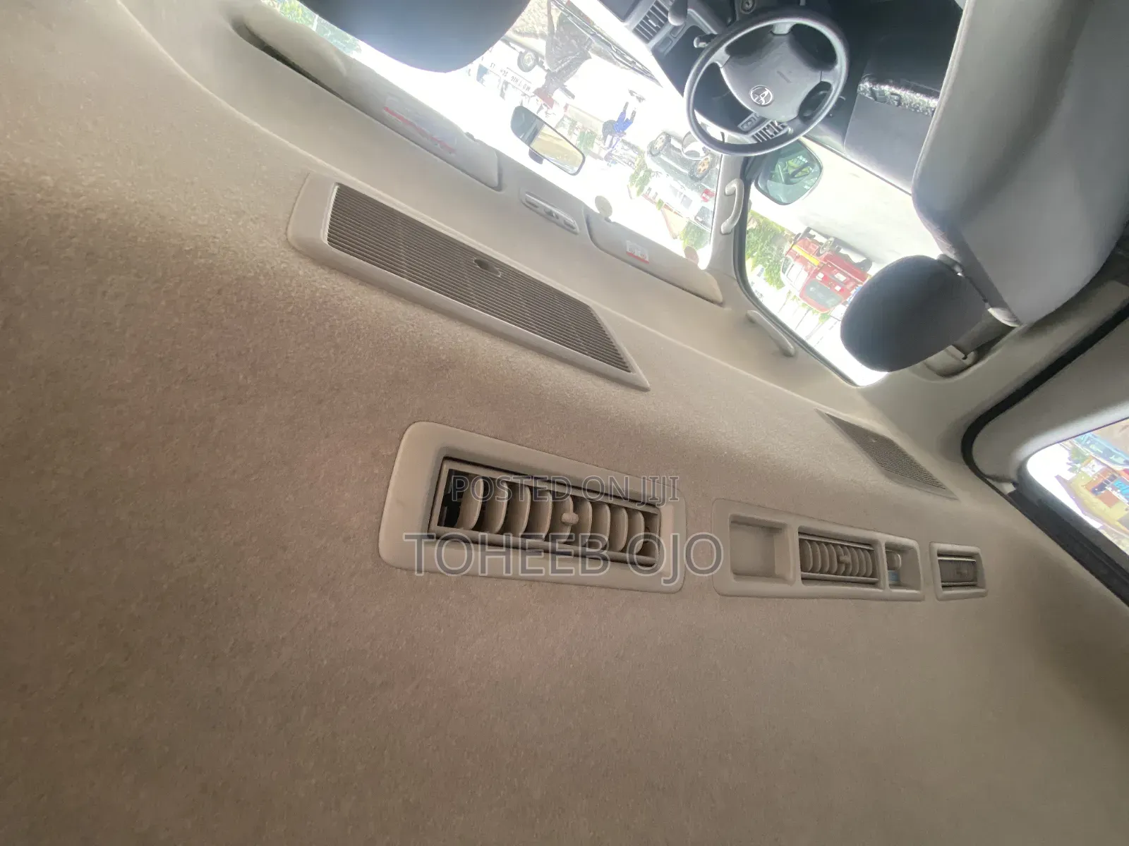 Toyota HiAce 2019 White