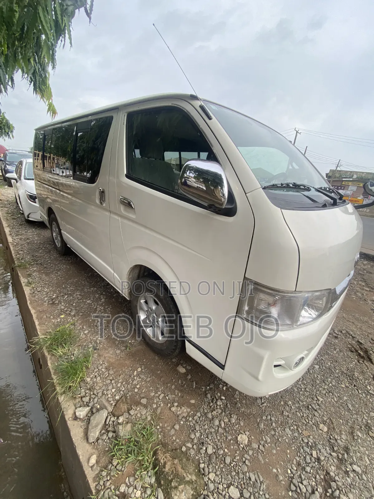 Toyota HiAce 2019 White