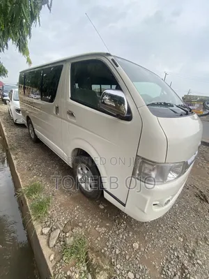 Toyota HiAce 2019 White