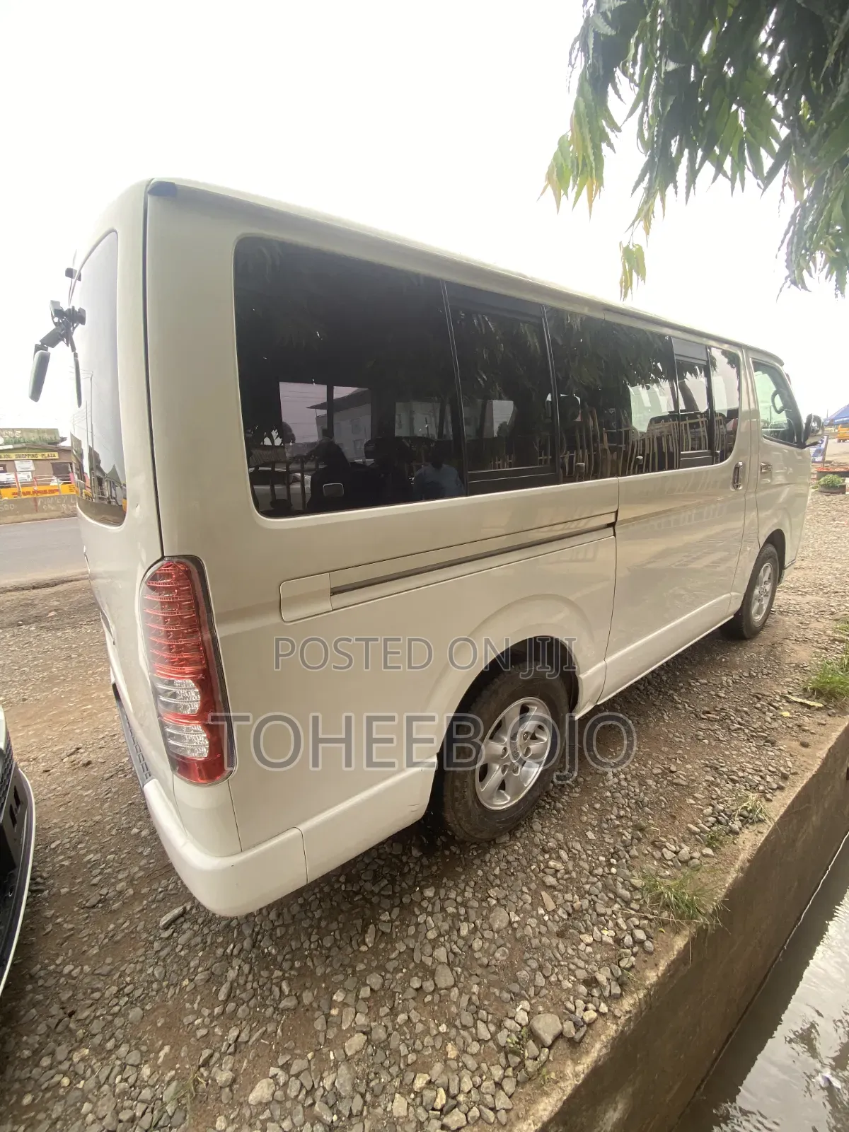Toyota HiAce 2019 White