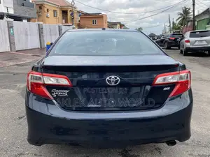 Toyota Camry SE 4dr Sedan (2.5L 4cyl 6A) 2012 Blue