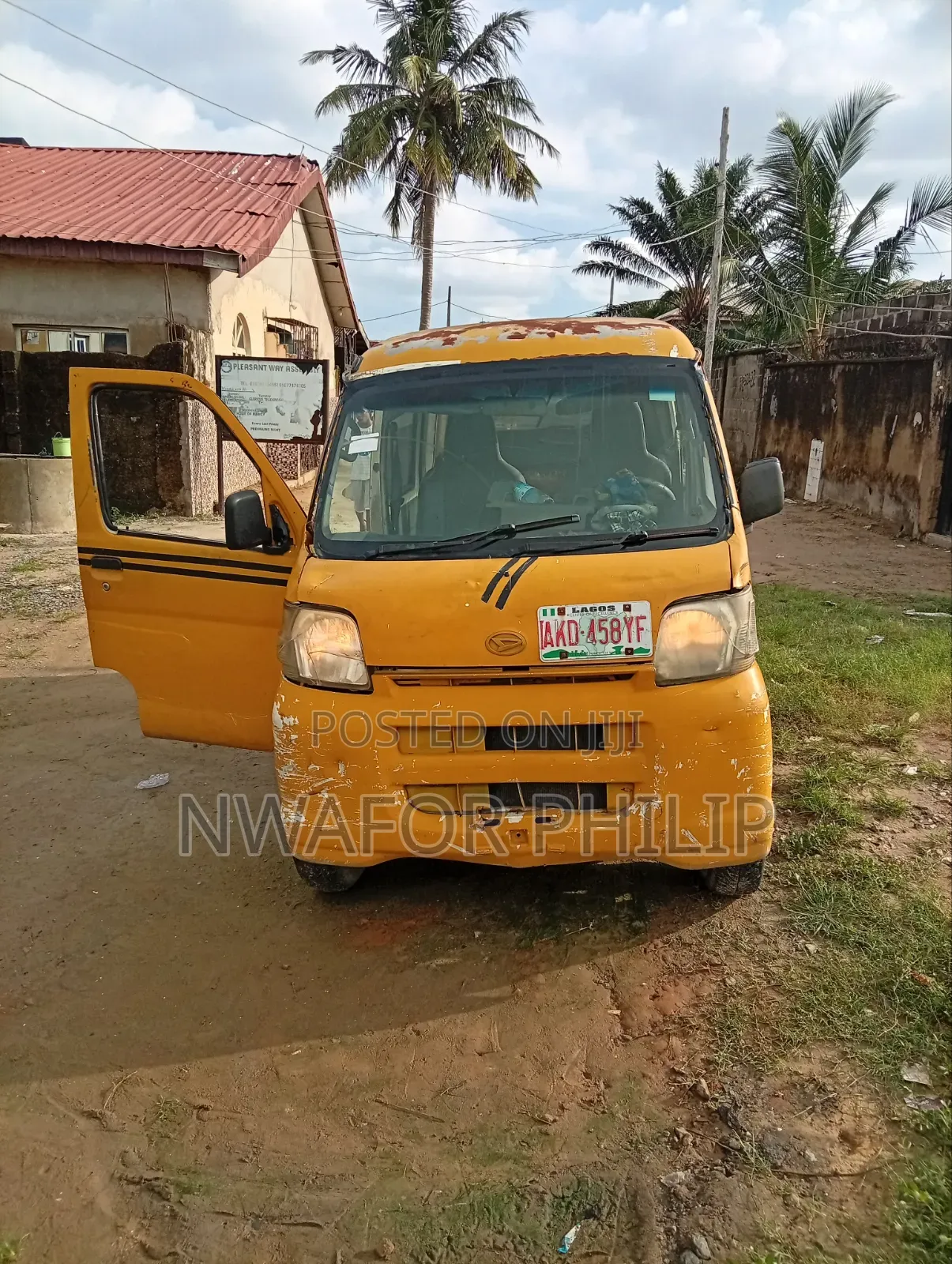 Daihatsu Hijet 2012 Yellow