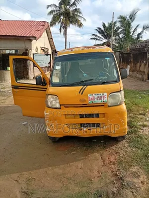 Daihatsu Hijet 2012 Yellow