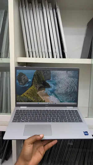 Laptop Dell Precision 3570 32GB Intel Core i7 SSD 512GB