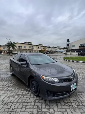 Toyota Camry SE 4dr Sedan (2.5L 4cyl 6A) 2013 Gray