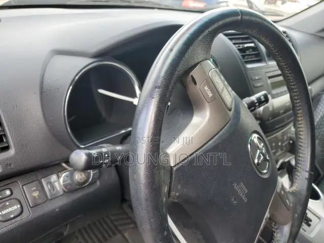 Toyota Highlander SE 2010 Gray