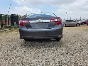 Toyota Camry XLE 4dr Sedan (2.5L 4cyl 6A) 2013 Gray