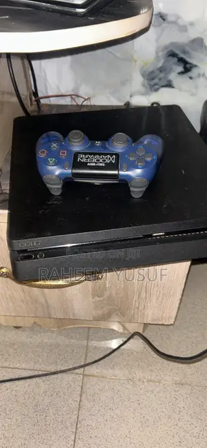 Ps 4 Slim With 1pad