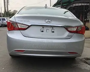Hyundai Sonata Limited Sedan FWD (2.4L 4cyl 5A) 2010 Silver