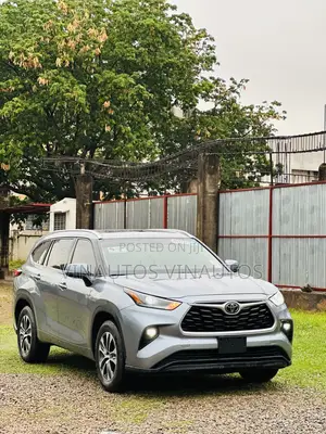 Toyota Highlander 2021 Blue