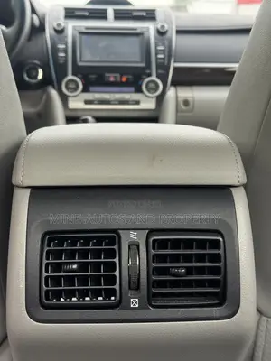 Toyota Camry XLE V6 4dr Sedan (3.5L 6cyl 6A) 2013 Silver