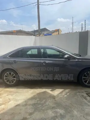 Toyota Camry SE FWD (2.5L 4cyl 8AM) 2018 Gray