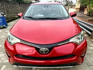 Toyota RAV4 XLE 4dr SUV AWD (2.5L 4cyl 6A) 2018 Red