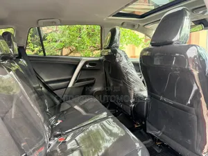 Toyota RAV4 XLE 4dr SUV AWD (2.5L 4cyl 6A) 2018 Red