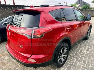 Toyota RAV4 XLE 4dr SUV AWD (2.5L 4cyl 6A) 2018 Red