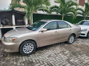 Toyota Camry SE 4dr Sedan (2.4L 4cyl 4A) 2004 Gold