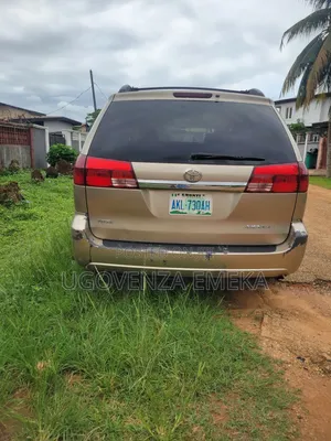 Toyota Sienna XLE Limited AWD 2009 Gold