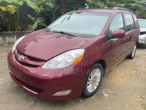 Toyota Sienna XLE FWD 2009 Red