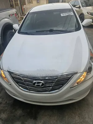 Hyundai Sonata SE 2.0T Sedan FWD (2.0L 4cyl 6A) 2011 White