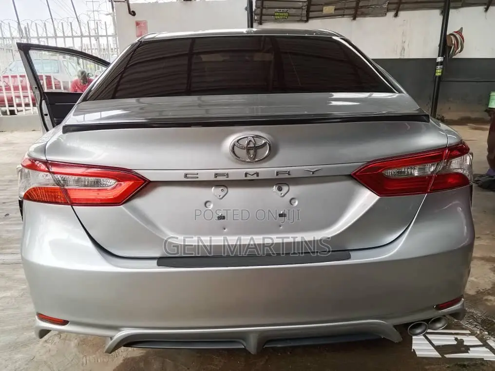 Toyota Camry 2018 Silver