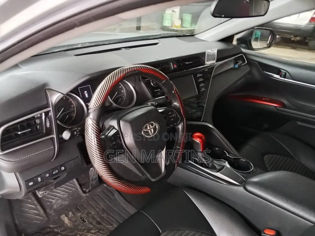 Toyota Camry 2018 Silver