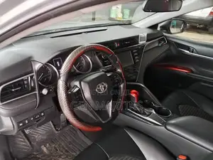 Toyota Camry 2018 Silver