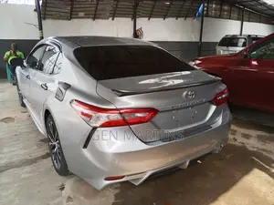 Toyota Camry 2018 Silver
