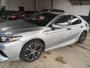 Toyota Camry 2018 Silver