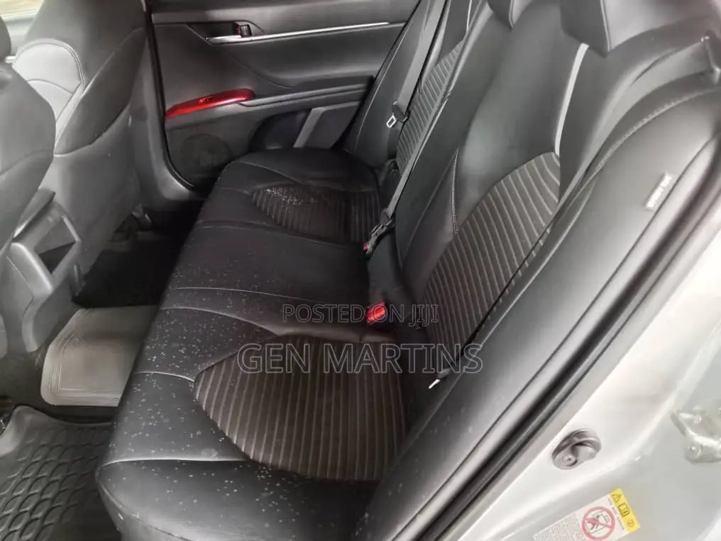 Toyota Camry 2018 Silver