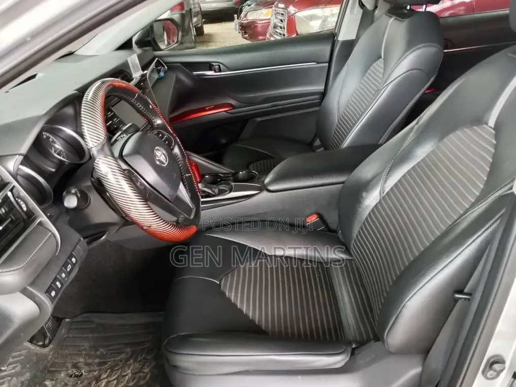 Toyota Camry 2018 Silver