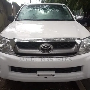 Toyota Hilux 2010 White