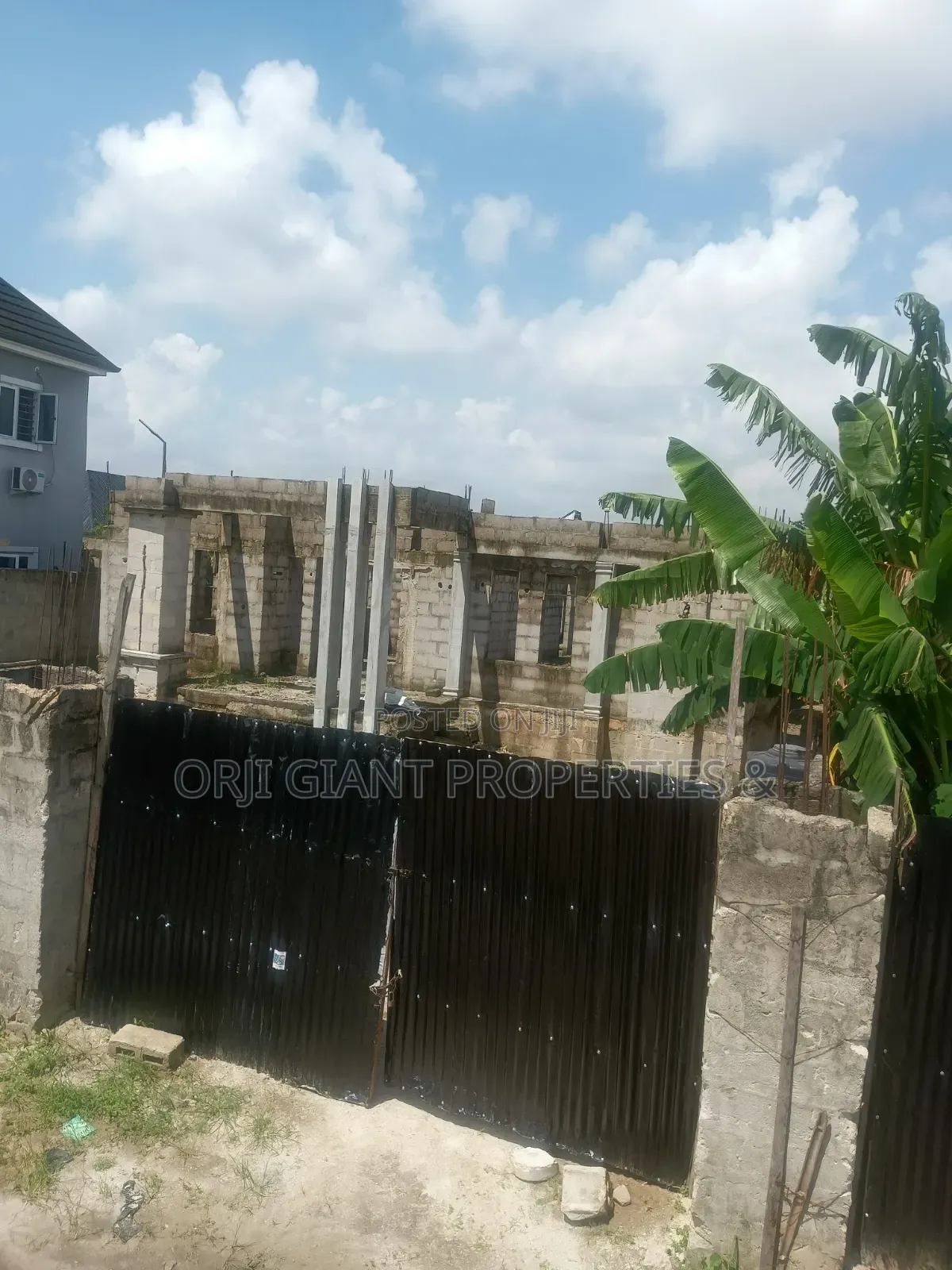 Solid Uncompleted 5-Bedroom Flat (900sqr Meters)