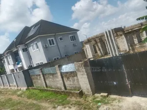Solid Uncompleted 5-Bedroom Flat (900sqr Meters)