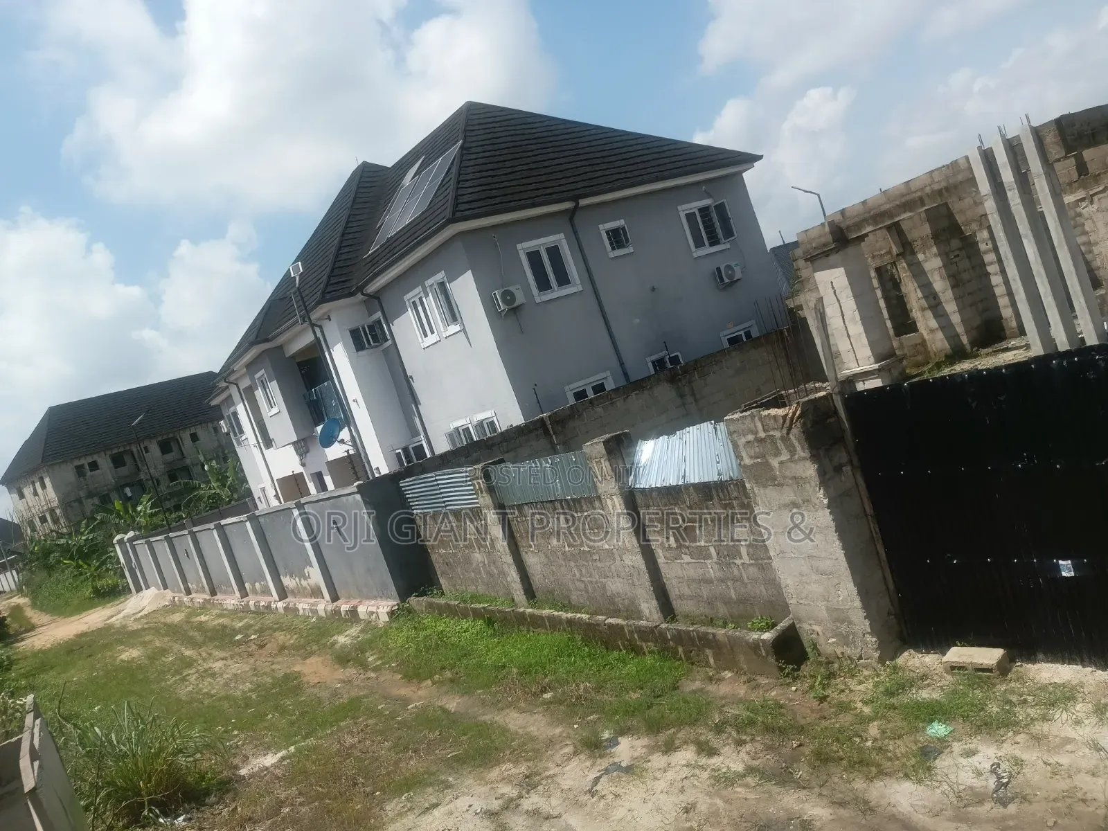 Solid Uncompleted 5-Bedroom Flat (900sqr Meters)