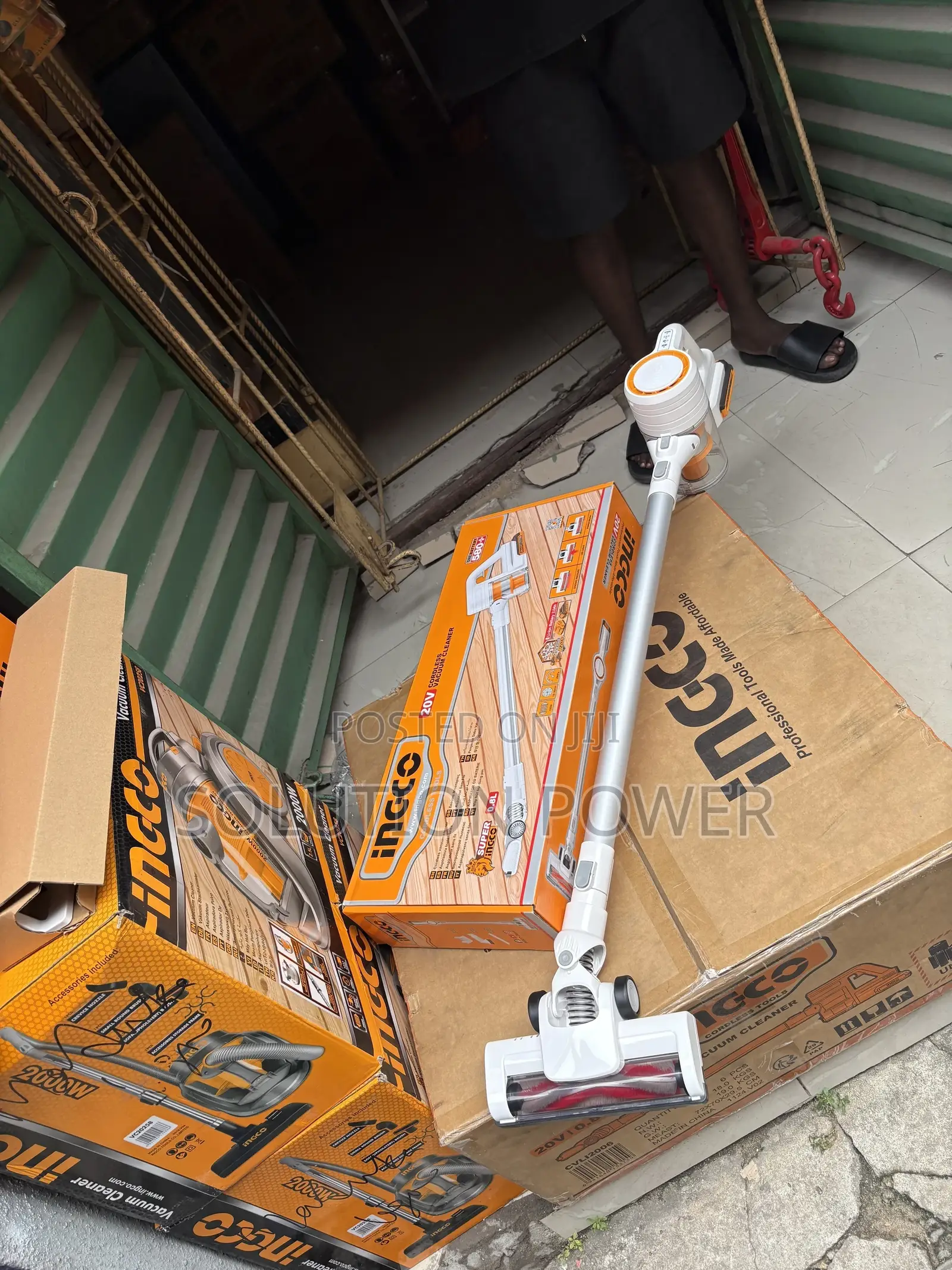 Lithium-Ion Battery Vacuum Cleaner