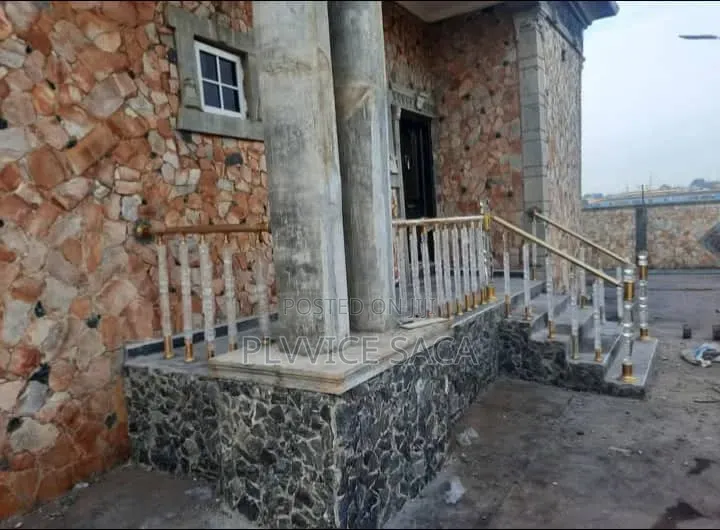 Crystal Handrail Gold Top Pipe