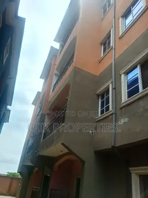8bdrm Apartment in Ojik Properties, Owerri for sale