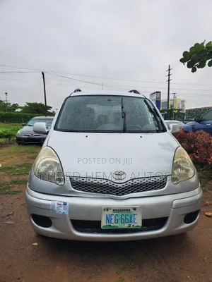 Toyota Yaris 2012 Silver