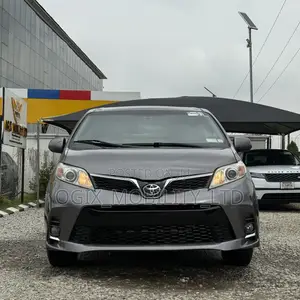 Toyota Sienna 2015 Gray