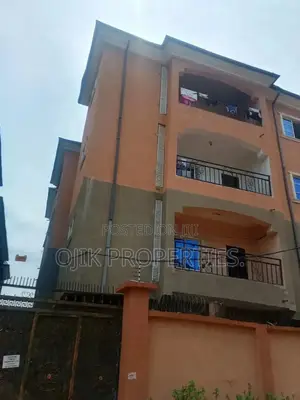 8bdrm Apartment in Ojik Properties, Owerri for sale