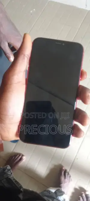 Apple iPhone 11 64 GB Red