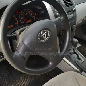 Toyota Corolla LE 4dr Sedan (1.8L 4cyl 4A) 2011 Gray