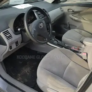 Toyota Corolla LE 4dr Sedan (1.8L 4cyl 4A) 2011 Gray