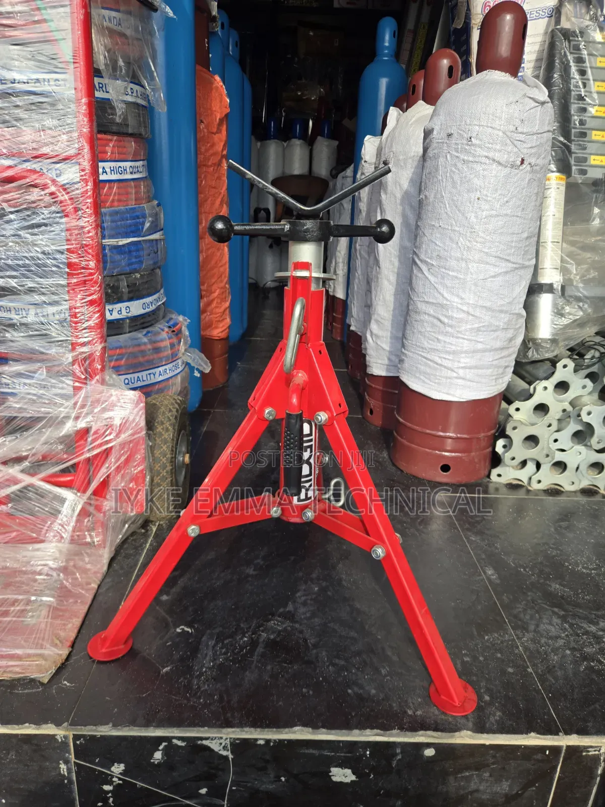 Heavy-Duty Folding Pipe Stand