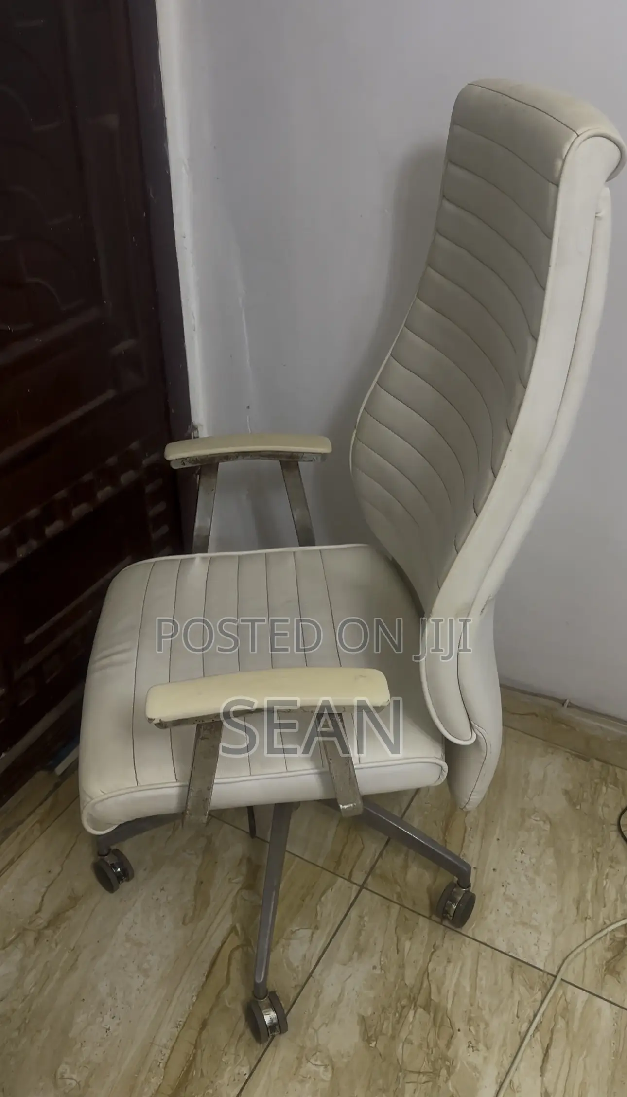 Neatly Used Office Chair