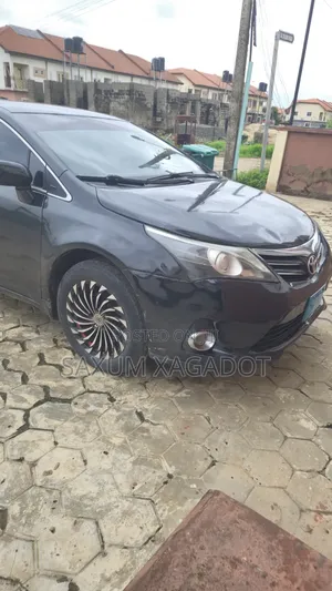 Toyota Avensis 2013 Black