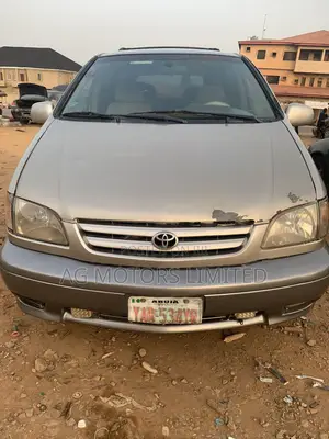 Toyota Sienna 2002 Silver