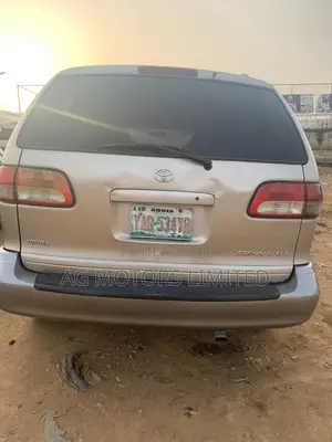 Toyota Sienna 2002 Silver