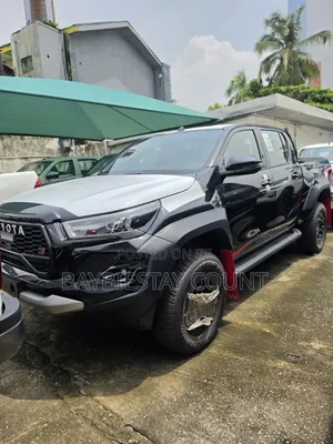 New Toyota Hilux 2025 Black